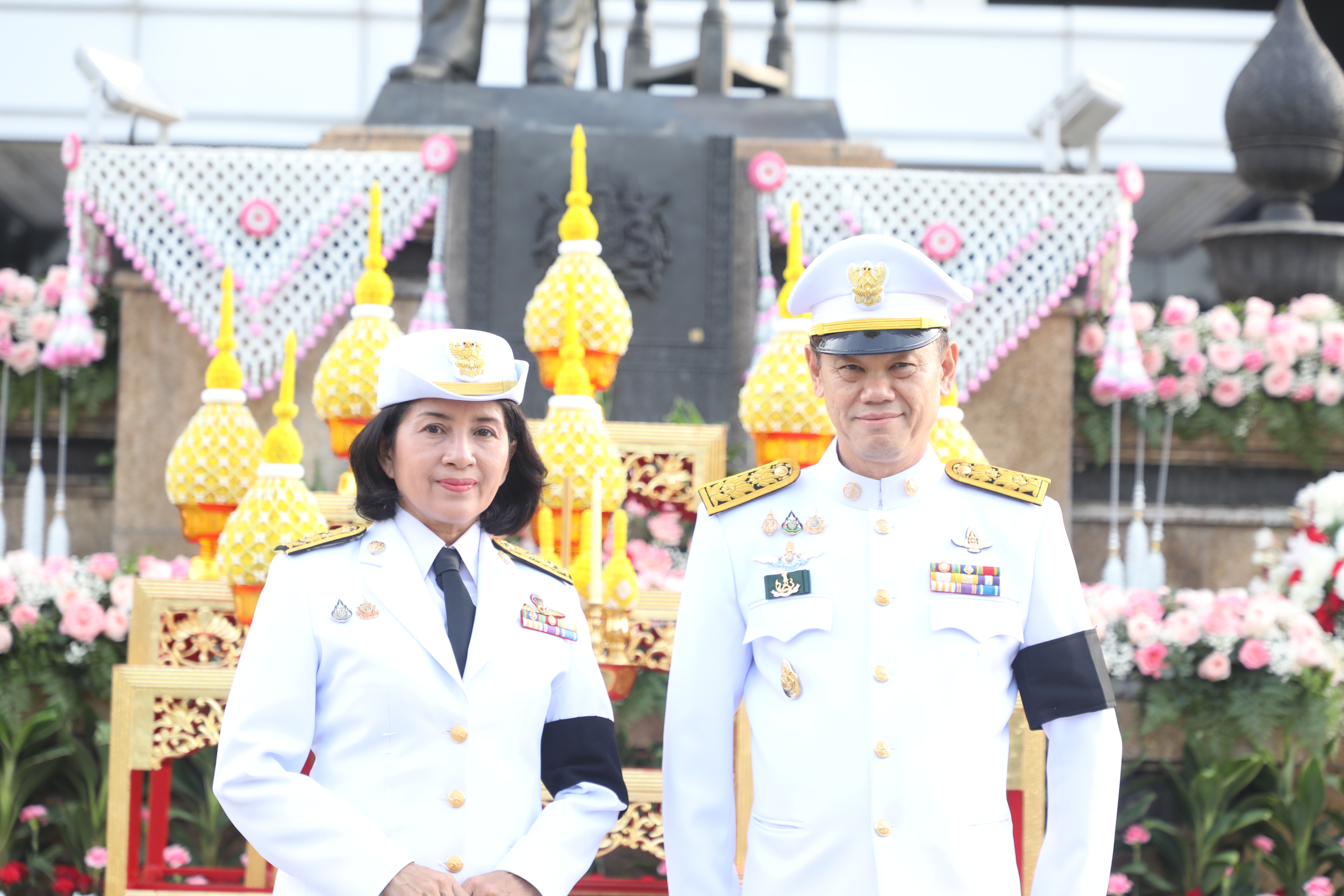 title - ส.ป.ก. ร่วมพิธีวางพานพุ่มถวายเครื่องราชสักการะ พระบรมราชานุสาวรีย์พระบาทสมเด็จพระปรมินทร มหาจุฬาลงกรณ์ พระจุลจอมเกล้าเจ้าอยู่หัว เนื่องในวันสื่อสารแห่งชาติ ประจำปี 2569